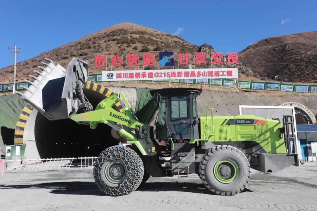 2026年全球与中国推土机行业分析:从卖铁块到卖就绪率的产业链跃迁(图1)